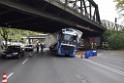 LKW blieb unter Bruecke haengen Koeln Ehrenfeld Innere Kanalstr Hornstr P044